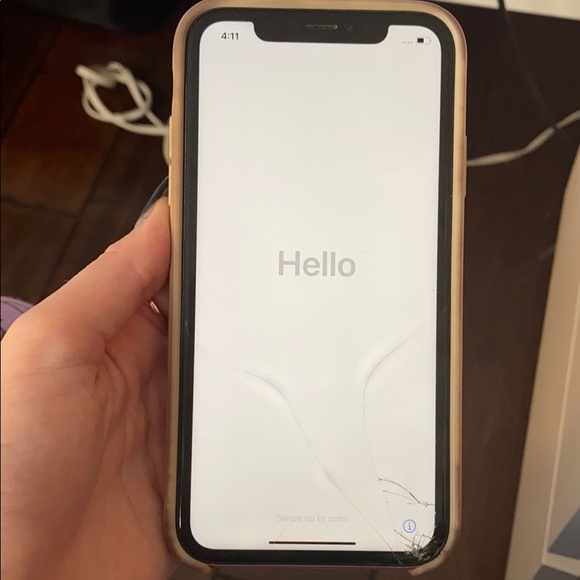 iPhone 10 XR••• - Picture 6 of 6